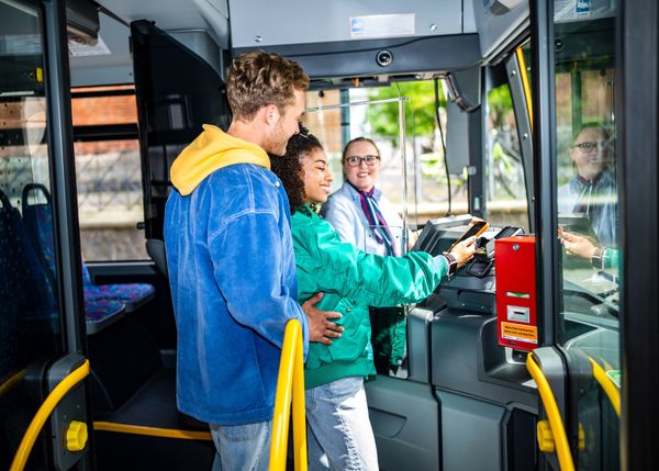 Bargeldlos bezahlen im Bus