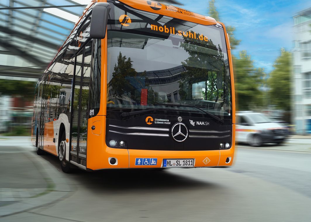 Bus der SWL Mobil am ZOB in Lübeck