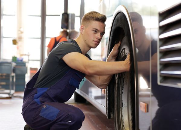 Ausbildung als Kfz-Mechatroniker:in