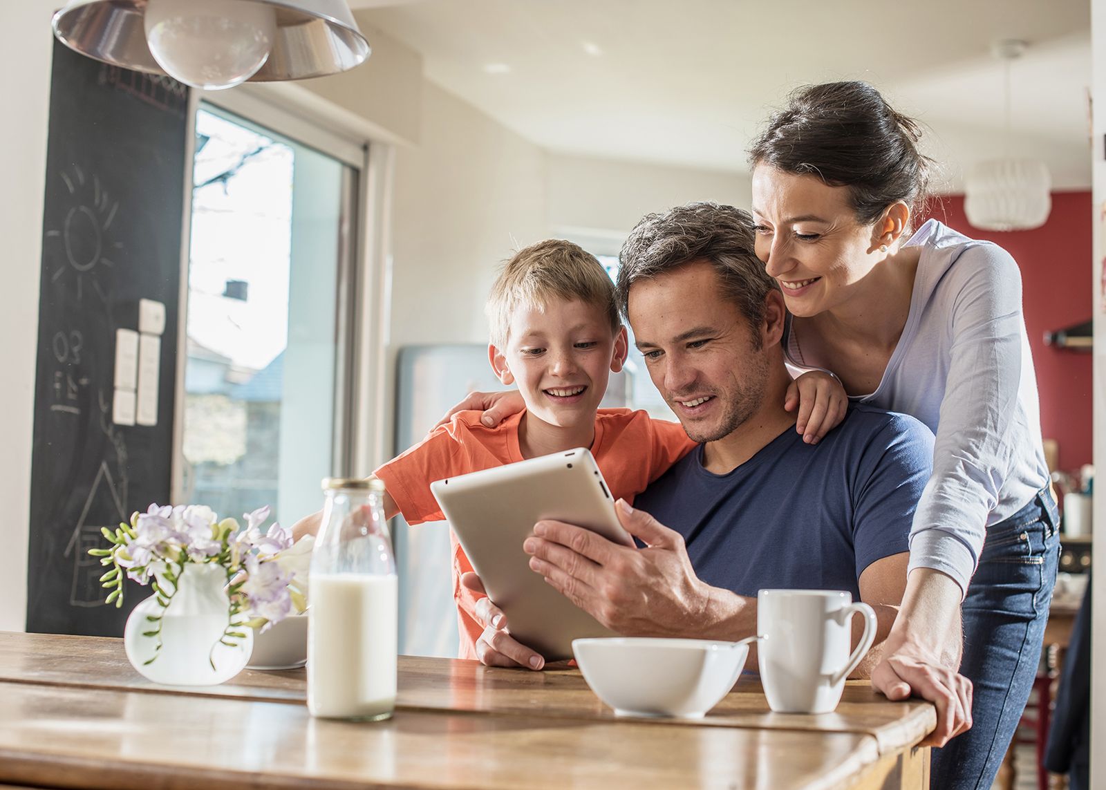Familie Tablet Frühstück